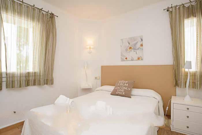 Cala Serena Apartment Sleeps 6 Pool Air Con ภายนอก รูปภาพ